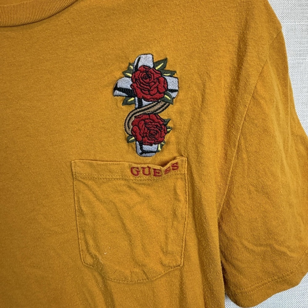 Guess Shirt Mens Medium Gold Rose Cross Embroidered Pocket Graphic Tee Logo - Picture 2 of 12